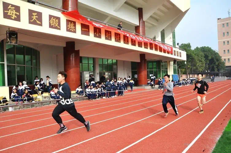 网球拍护边怎么贴胶皮的